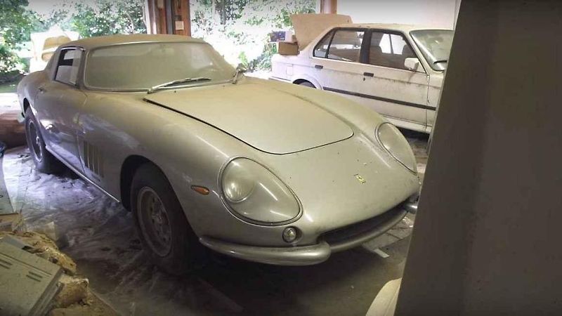 Ferrari 275 GTB/2 a Shelby Cobra 427.