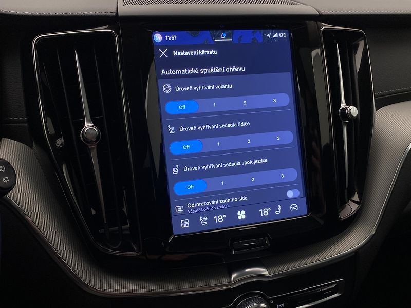Volvo XC60 T8 AWD RECHARGE DARK ULTRA CZ - fotka 45 z 63