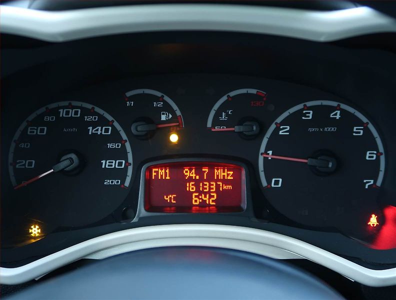 Ford Ka (2010) 1.2 i, po STK, rezervace - fotka 11 z 15