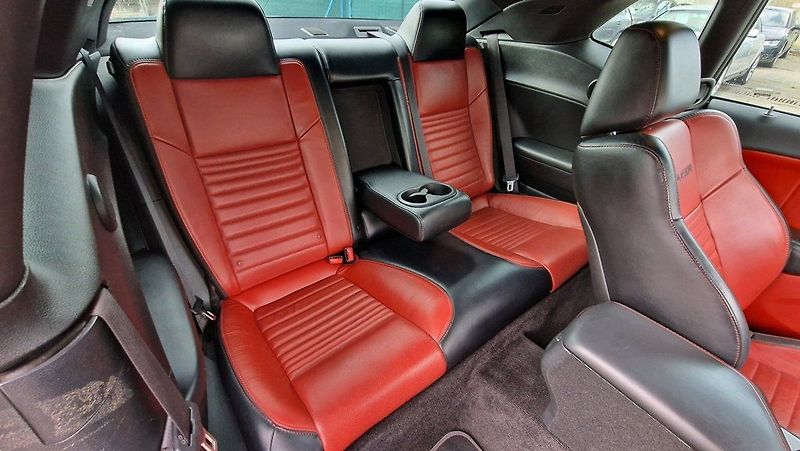 Dodge Challenger 5.7L V8 Hemi/Shaker/kůže/375 P - fotka 15 z 19