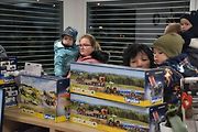 Světla, koledy a obří stroje. Rozsvícení vánočního kombajnu zahájilo advent v Jičíně