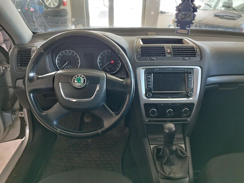 Škoda Octavia (2010) 1,6TDi 77KW KLIMA ALU NAVI - fotka 19 z 21