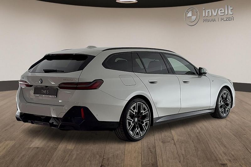 BMW Řada 5 540d xDrive Touring - fotka 3 z 17