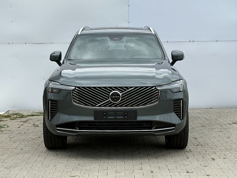 Volvo XC90 Plus Bright T8 299kW - fotka 3 z 26