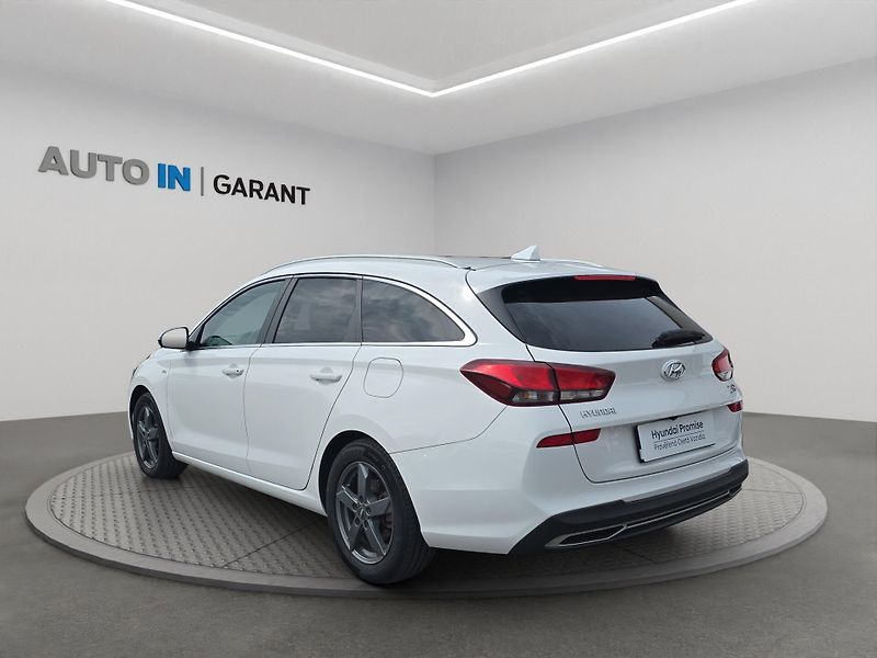 Hyundai i30 (2022) Family Smart 1.5 T-GDi 118kW, - fotka 7 z 26