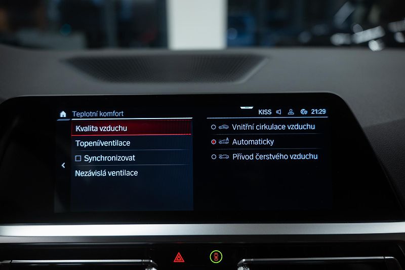 BMW M4 (2022) COMPETITION xDrive  - fotka 23 z 39