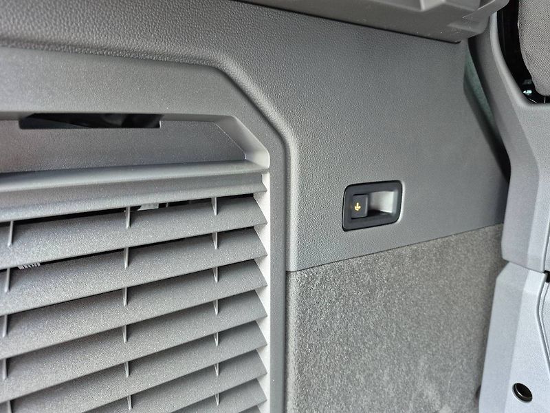 Volkswagen Multivan (2024) 2,0 TDI 110 kW Life Long DSG - fotka 28 z 38