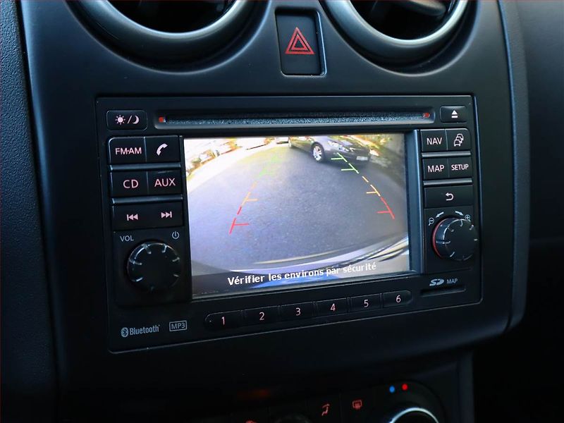 Nissan Qashqai (2013) 1.5 dCi, 7 míst, Navi - fotka 14 z 17
