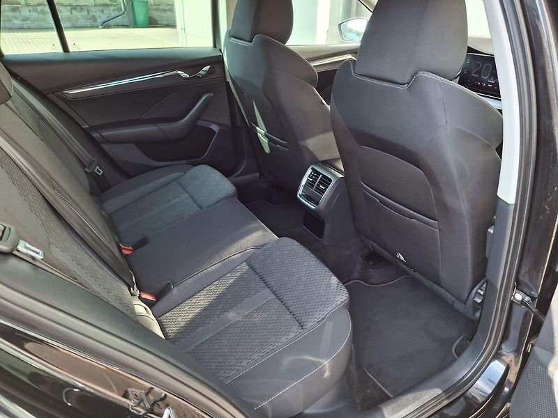 Škoda Octavia (2023) 1.0 E-TSI Business Plus ZÁRUKA - fotka 29 z 38