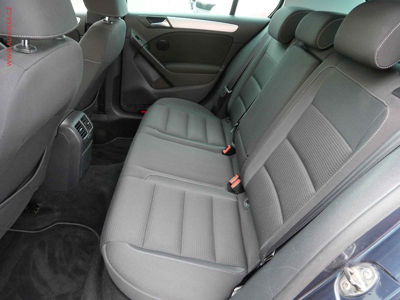 Volkswagen Golf (2011) 1.6 TDi, Comfortline, DSG - fotka 10 z 19