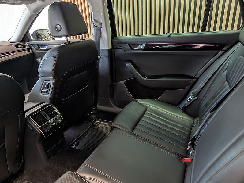 Škoda Superb 2.0 TDI Laurin&Klement 4X4 - fotka 28 z 34