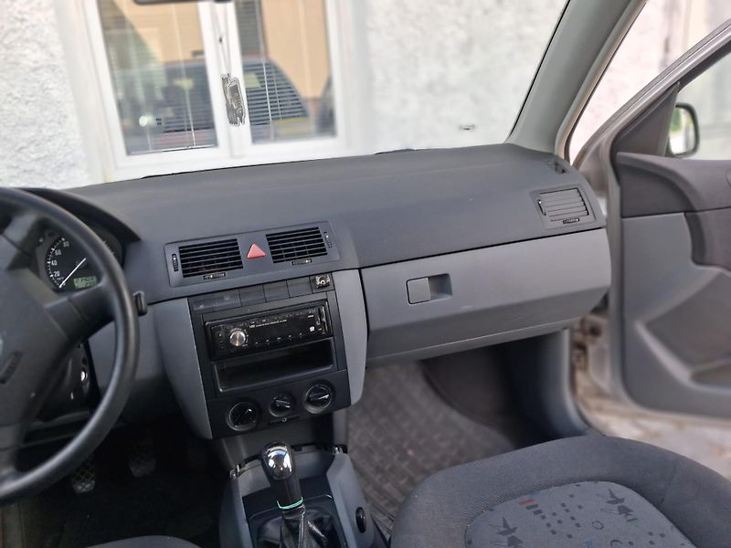 Škoda Fabia (2000) STK 5/28,jasný původ,k opravě - fotka 10 z 19