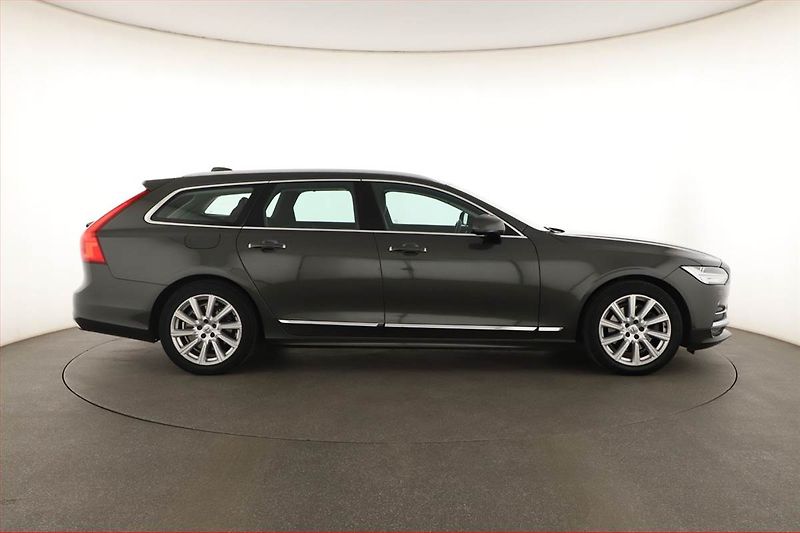 Volvo V90 (2019) D5 AWD, 4x4,Automat,Kůže - fotka 6 z 26