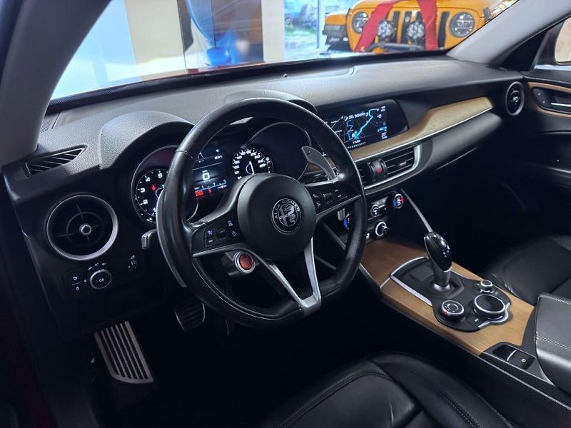 Alfa Romeo Stelvio (2017) 2.0T 280k AT8 ZF Q4 4x4 First - fotka 14 z 17