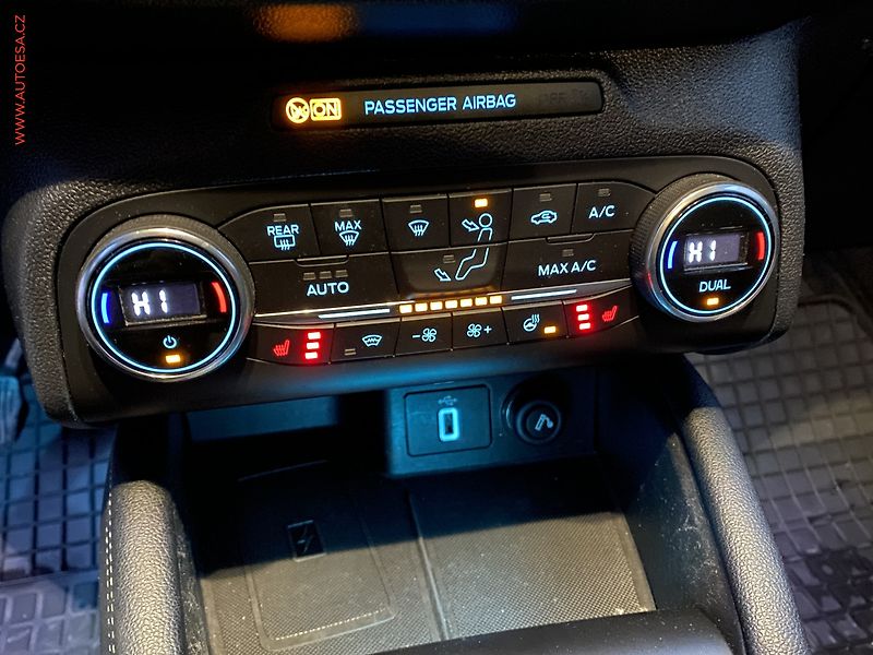 Ford Focus (2019) 1.5TDCi, Titanium, AT, LED - fotka 14 z 17