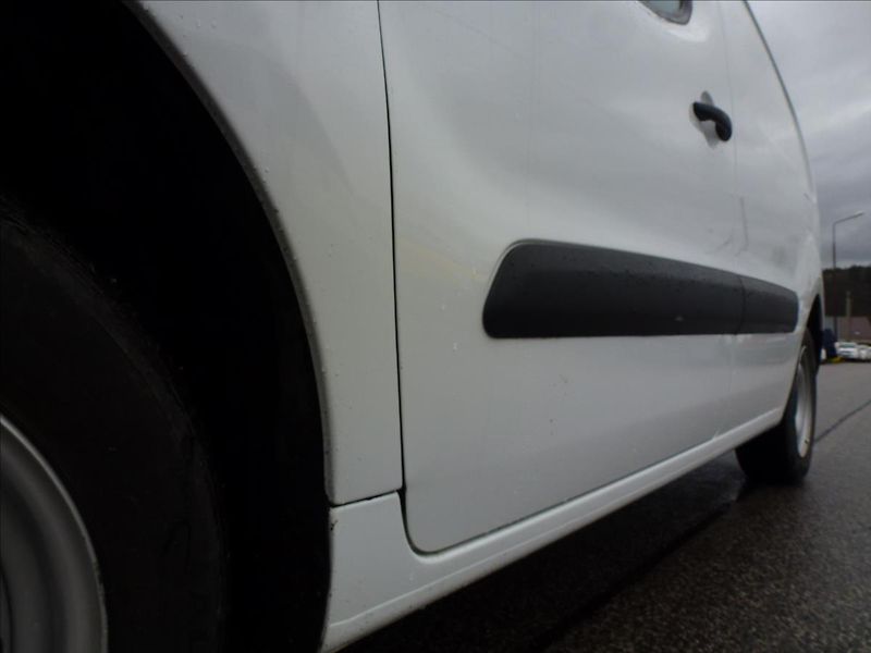Citroën Berlingo 1,6 HDI 3míst Tažné,Klima,Temp - fotka 49 z 49