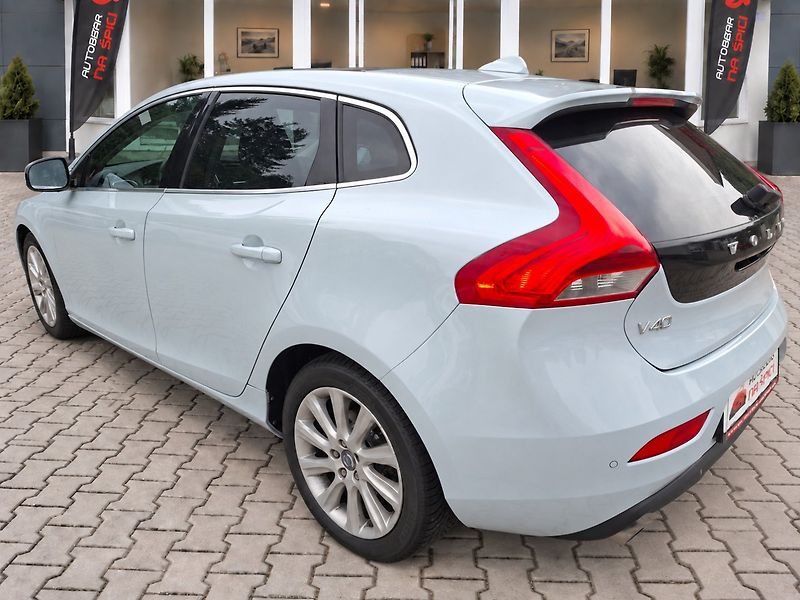 Volvo V40 (2012) 2.0D3 110kW AUT -1.MAJITEL - fotka 6 z 37