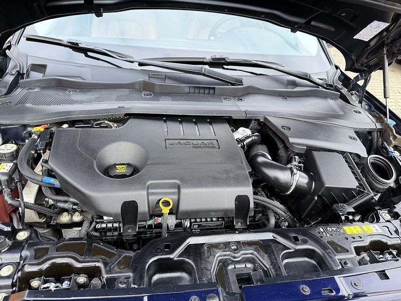 Jaguar E-Pace (2021) 2.0D,4WD,FACELIFT,ZÁRUKA - fotka 55 z 56