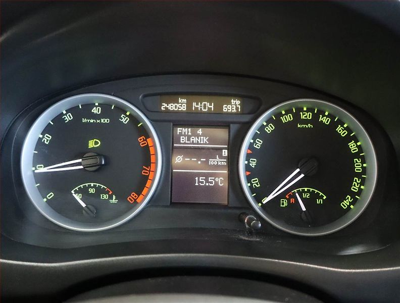 Škoda Fabia (2009) 1.2 12V, po STK, rezervace - fotka 11 z 17