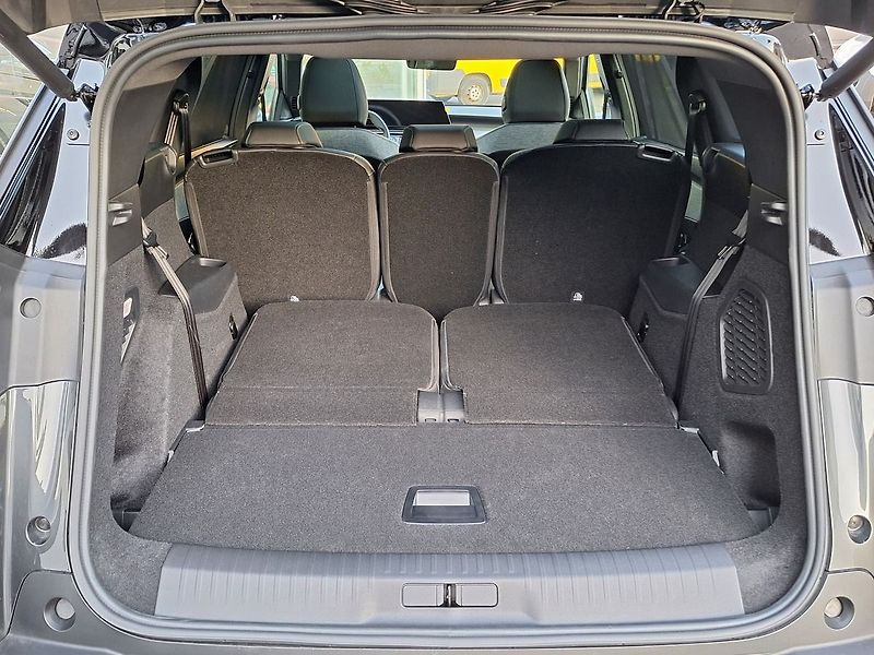 Peugeot 5008 (2025) GT Hybrid 145 e-DCS - fotka 6 z 24