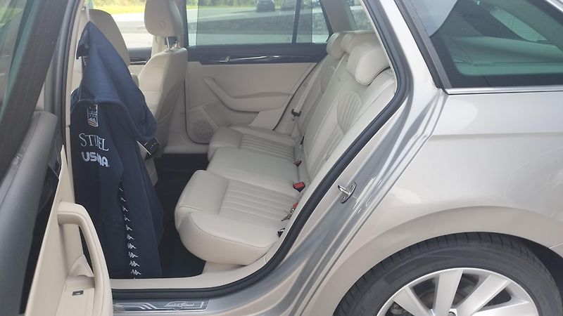 Škoda Superb 2.0TDI,LK,4X4volat-608 081 843 - fotka 16 z 21
