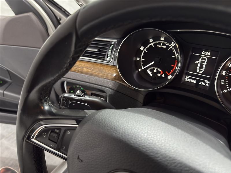 Škoda Superb 3,6   V6 260HP LAURIN WEBASTO - fotka 14 z 37