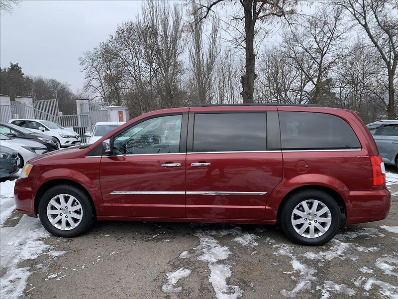 Chrysler Town & Country 3,6 i V6 7.MÍST - fotka 8 z 18