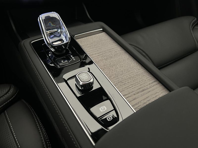 Volvo XC90 (2026) B5 AWD BRIGHT PLUS - fotka 29 z 47