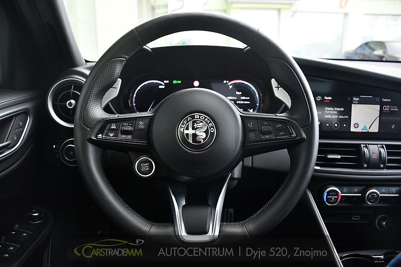Alfa Romeo Giulia 2.0T 16V 206kW VELOCE AT8 Q4 - fotka 27 z 49