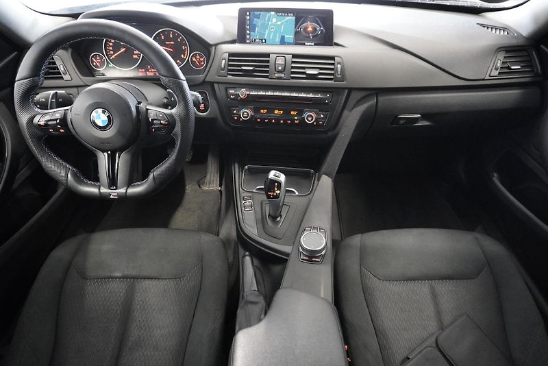 BMW Řada 4 2,0 GRAN COUPÉ AUT. - fotka 22 z 28