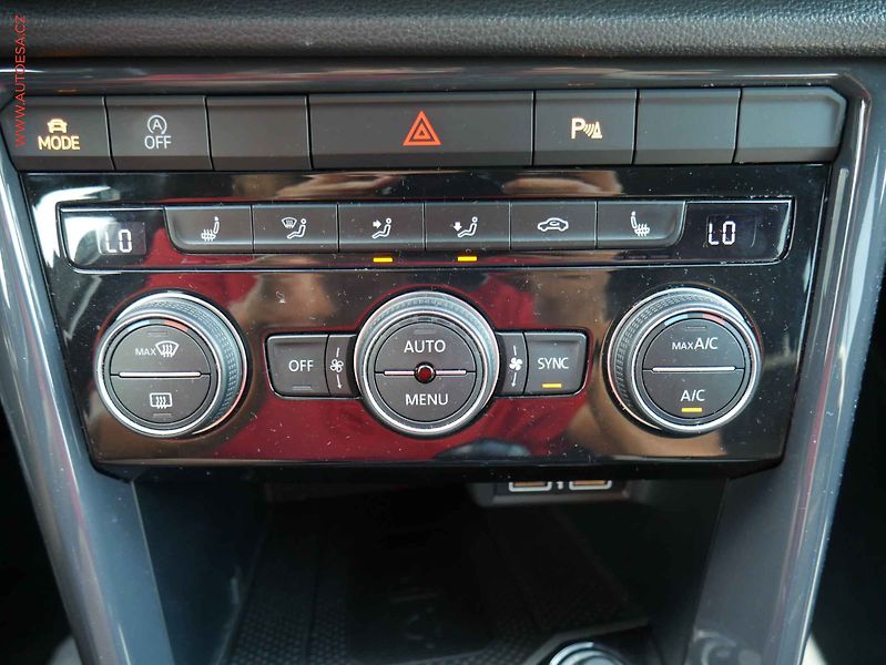 Volkswagen T-Roc (2018) 1.5TSi, LED, výhřev.sed - fotka 18 z 19