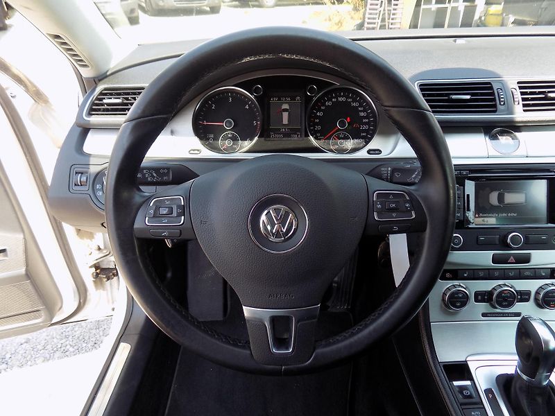 Volkswagen Passat 2,0 TDI 130 KW ALCANT. VÝHŘEV - fotka 35 z 61