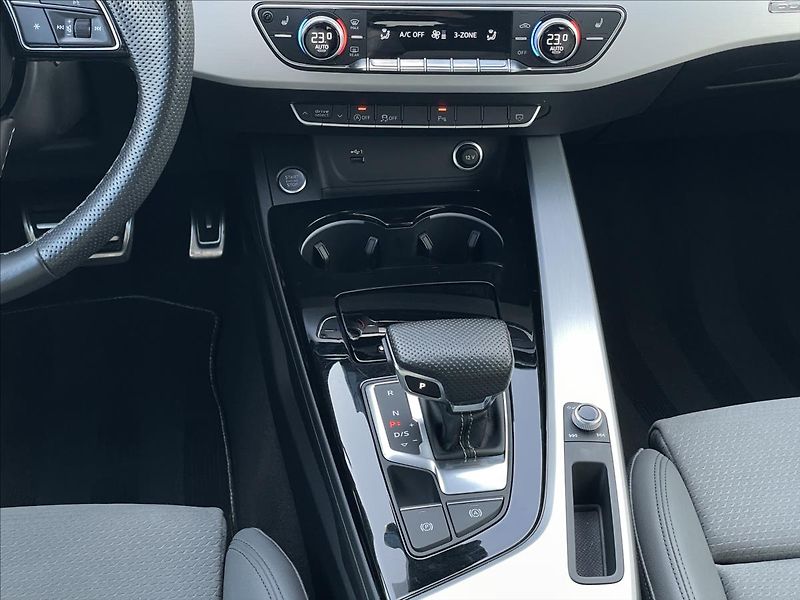Audi A4 Avant 2,0 40TDI quattro S line - fotka 12 z 22