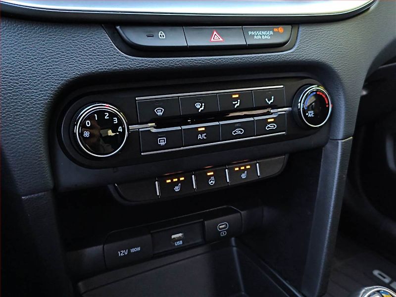 Kia Ceed (2022) 1.5 T-GDI, ČR,1.maj - fotka 15 z 17