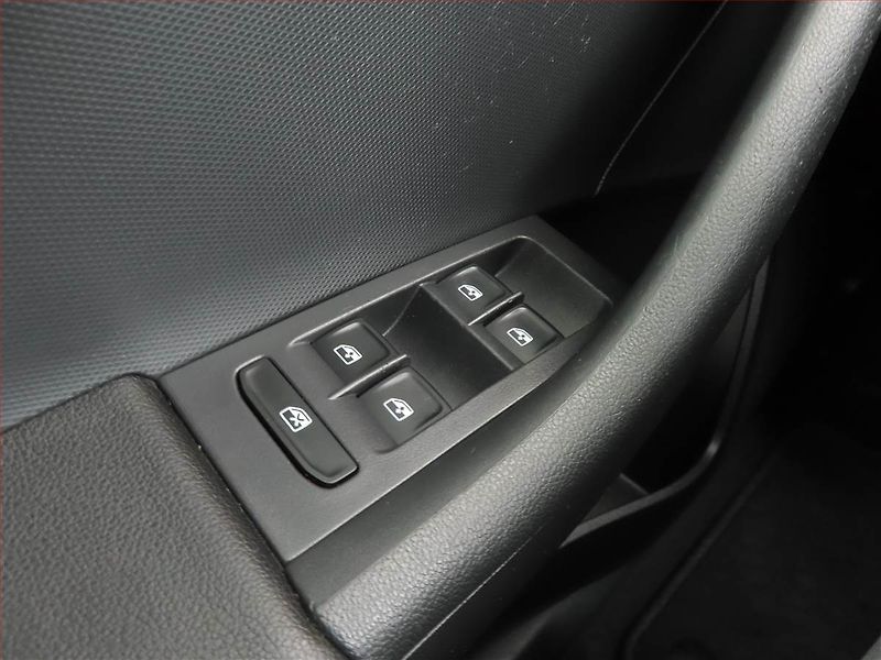 Škoda Rapid (2019) Style 1.0 TSI, Serv.kniha - fotka 14 z 14