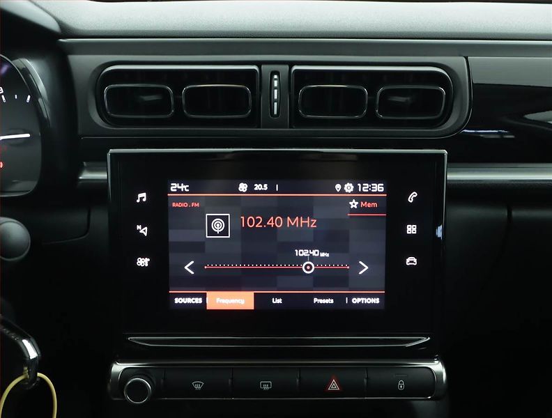 Citroën C3 (2024) 1.2 PureTech, Tempomat - fotka 12 z 15