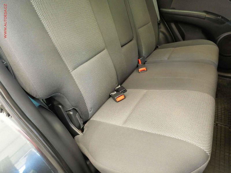 Kia Sportage (2008) 2.0i 4x4, ČR, AC, výhřev sed - fotka 13 z 21