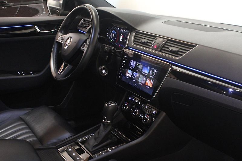 Škoda Superb (2019) 2.0TDI DSG L&K 4x4 Display - fotka 26 z 45