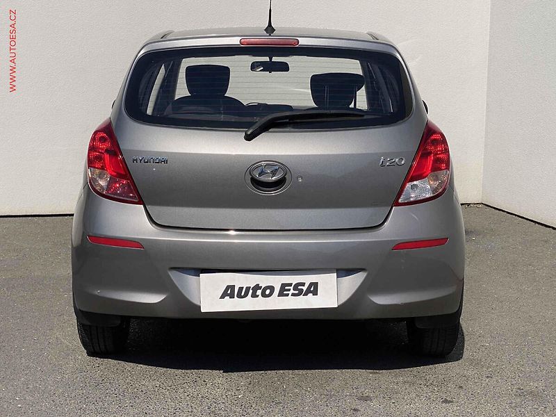 Hyundai i20 (2013) 1.2i, 1.maj,ČR, AC, 1 - fotka 5 z 16