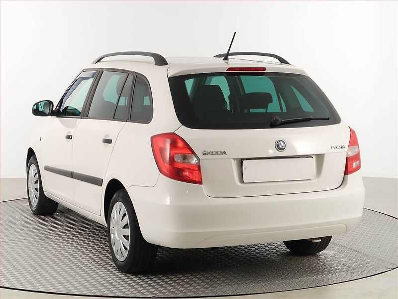 Škoda Fabia (2014) 1.2 TSI, Vyhř. sedaček - fotka 4 z 15