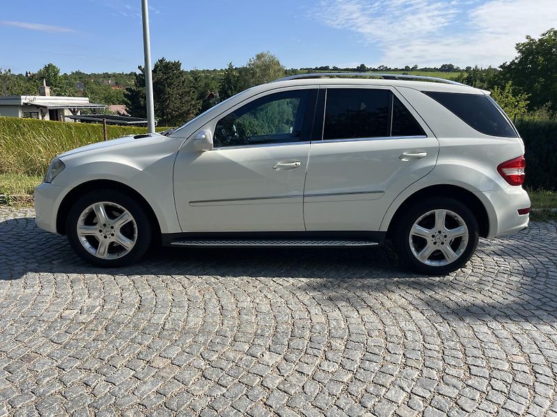 Mercedes-Benz Třídy M (2009) originál AMG facelift exteriér - fotka 6 z 23