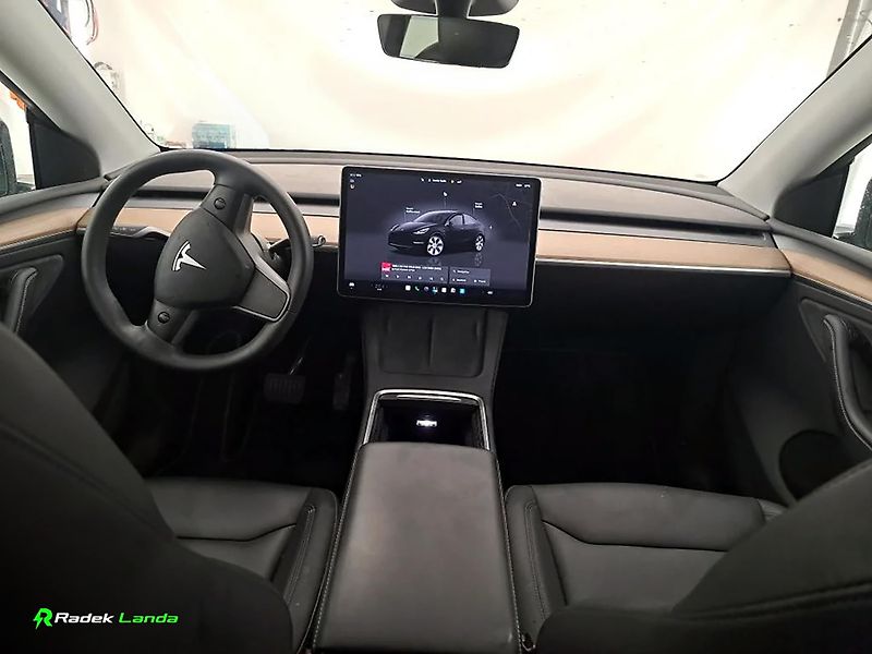 Tesla Model Y (2024) AWD | Berlín | HW4 | 4×4 - fotka 4 z 5