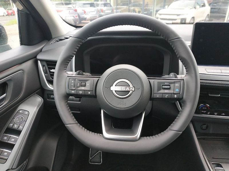 Nissan Qashqai 1.3T mHEV AT,2WD, ZADÁNO - fotka 14 z 29