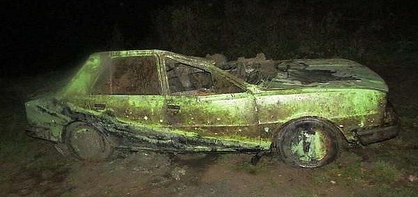 Škoda 105, kterou objevili potápěči na dně nádrže. Před dvaceti lety auto někdo ukradl.