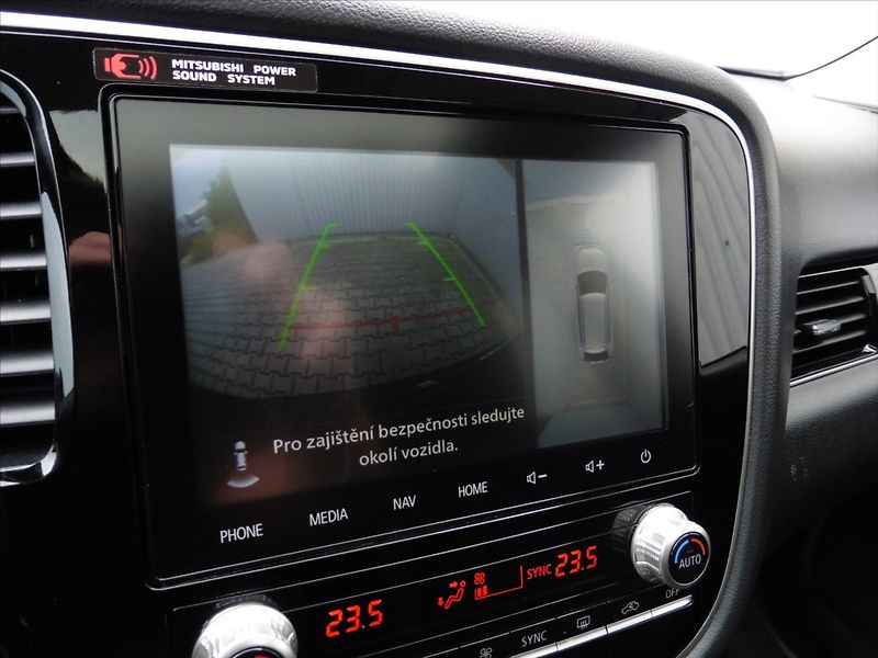 Mitsubishi Outlander 2,4 PHEV Instyle+ 1.maj. - fotka 13 z 19