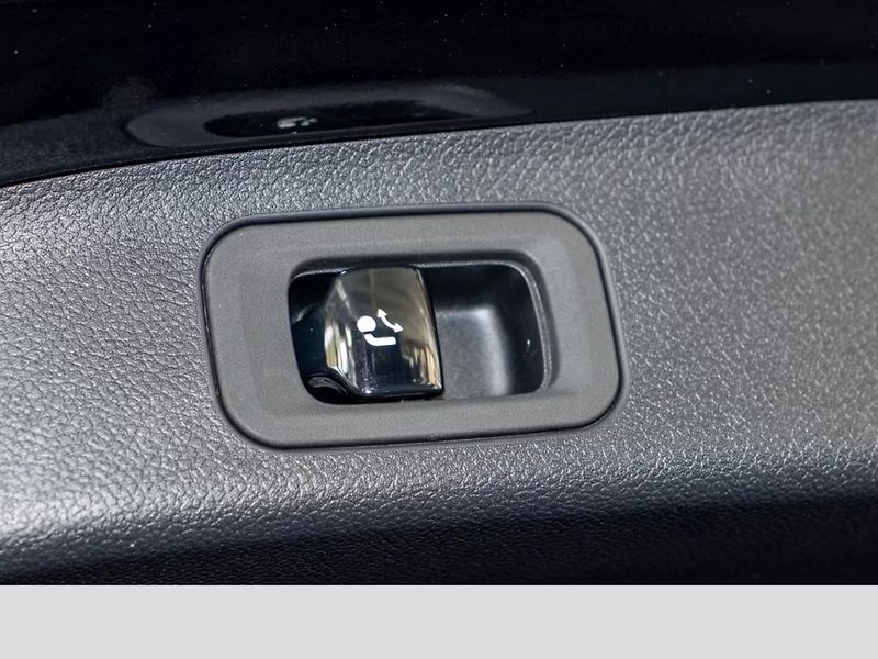 Mercedes-Benz GLB 250+ AMG Superscreen Burm Pano - fotka 19 z 20
