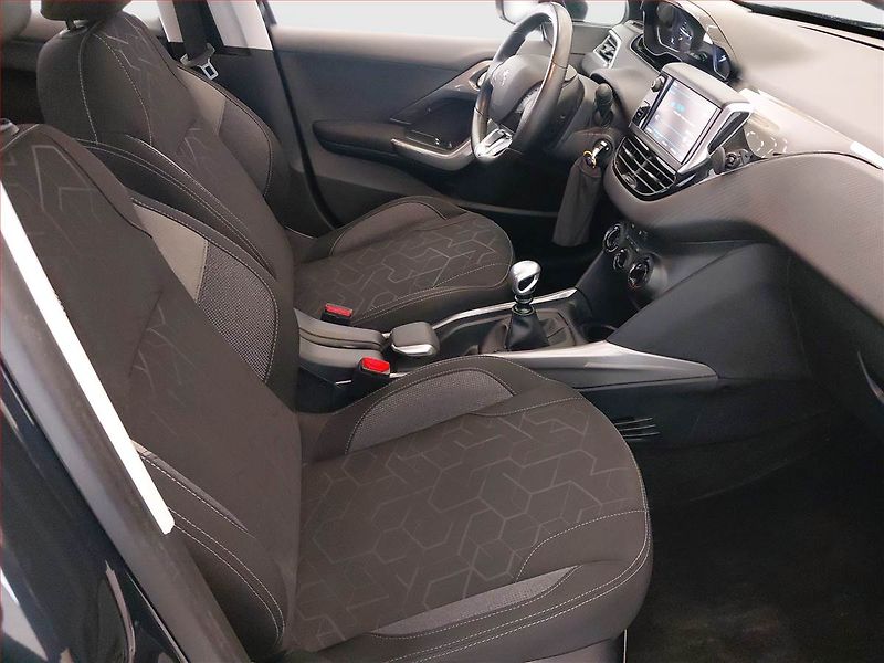 Peugeot 2008 (2019) 1.2 PureTech, Tempomat - fotka 9 z 17