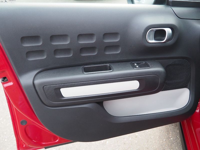 Citroën C3 (2019) 1.2 PureTech Feel - fotka 10 z 34