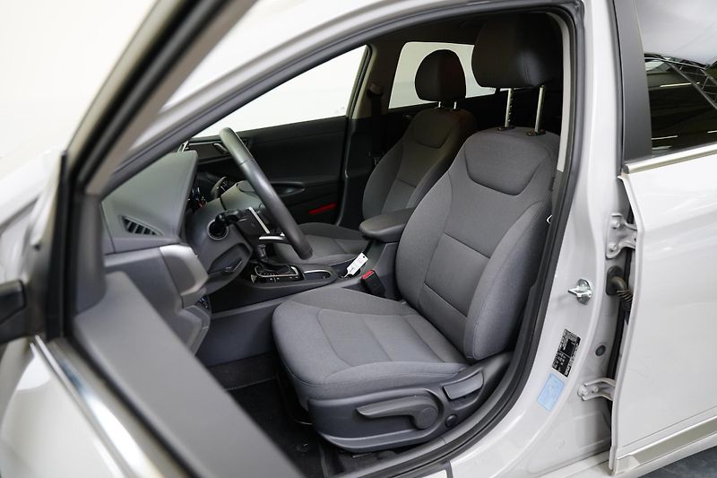 Hyundai IONIQ - fotka 5 z 6