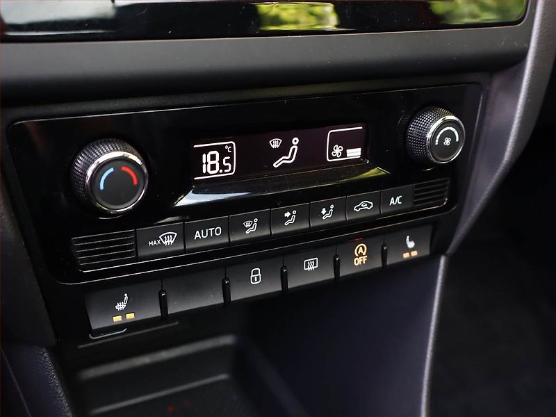 Škoda Rapid (2018) Spaceback 1.0 TSI, Tempomat - fotka 14 z 16